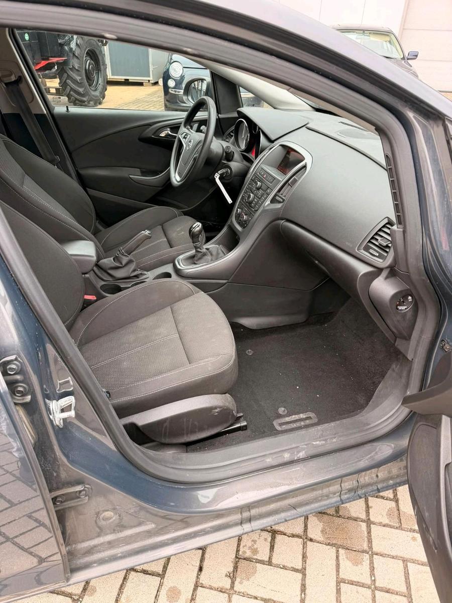 Opel Astra 2015 — photo 7