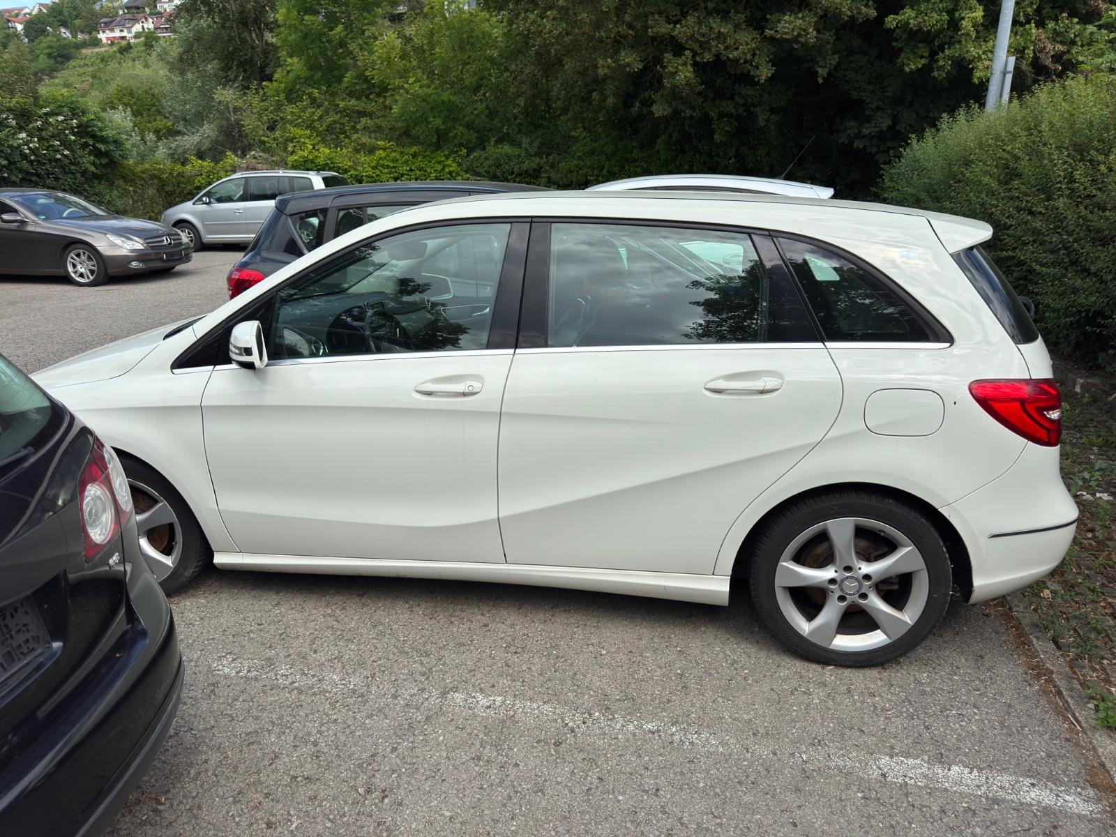 Mercedes-Benz B 180