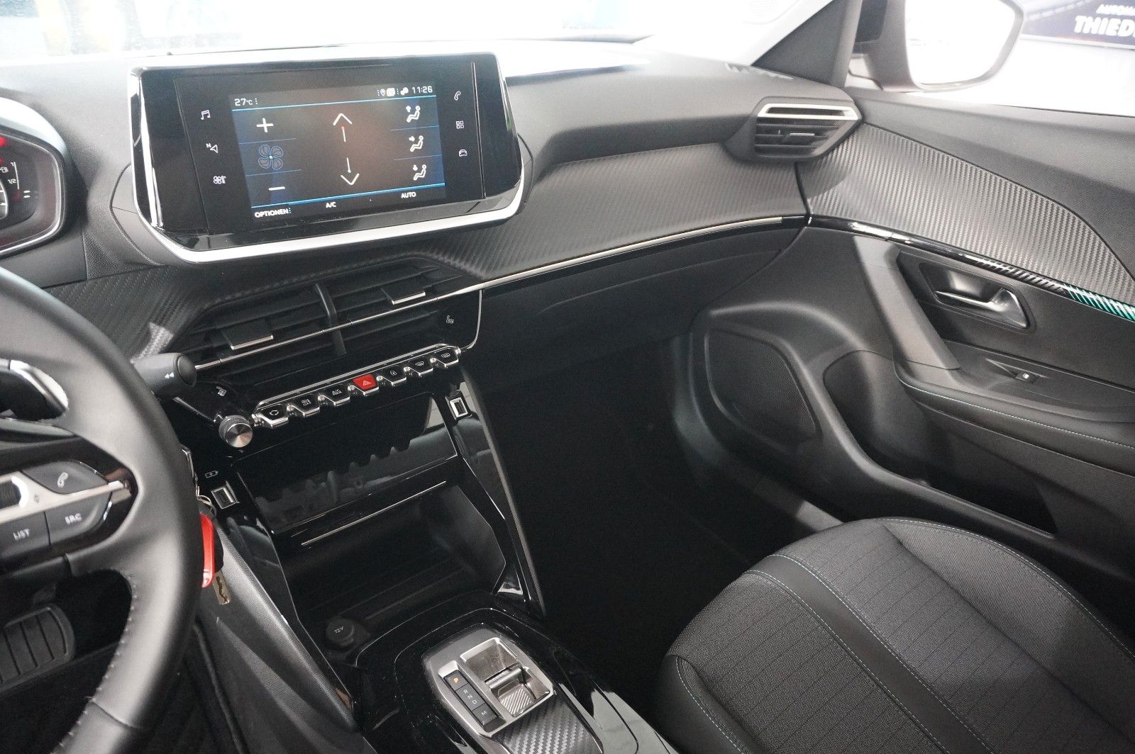 Fahrzeugabbildung Peugeot 2008 1.2T ALLURE AT NAVI/LED/KAMERA/SHZ/VIRT.