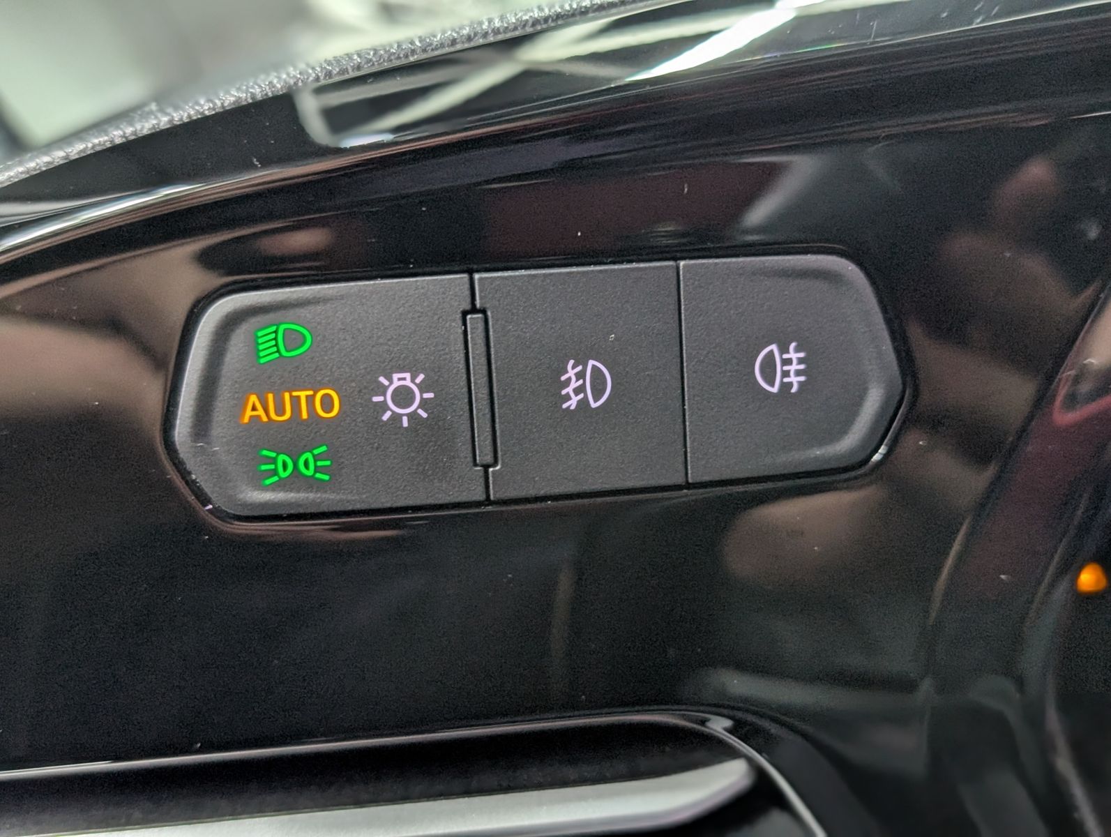 Fahrzeugabbildung Ford Tourneo Connect L2 Titanium 7-Sit Bi-LED Cam AHK