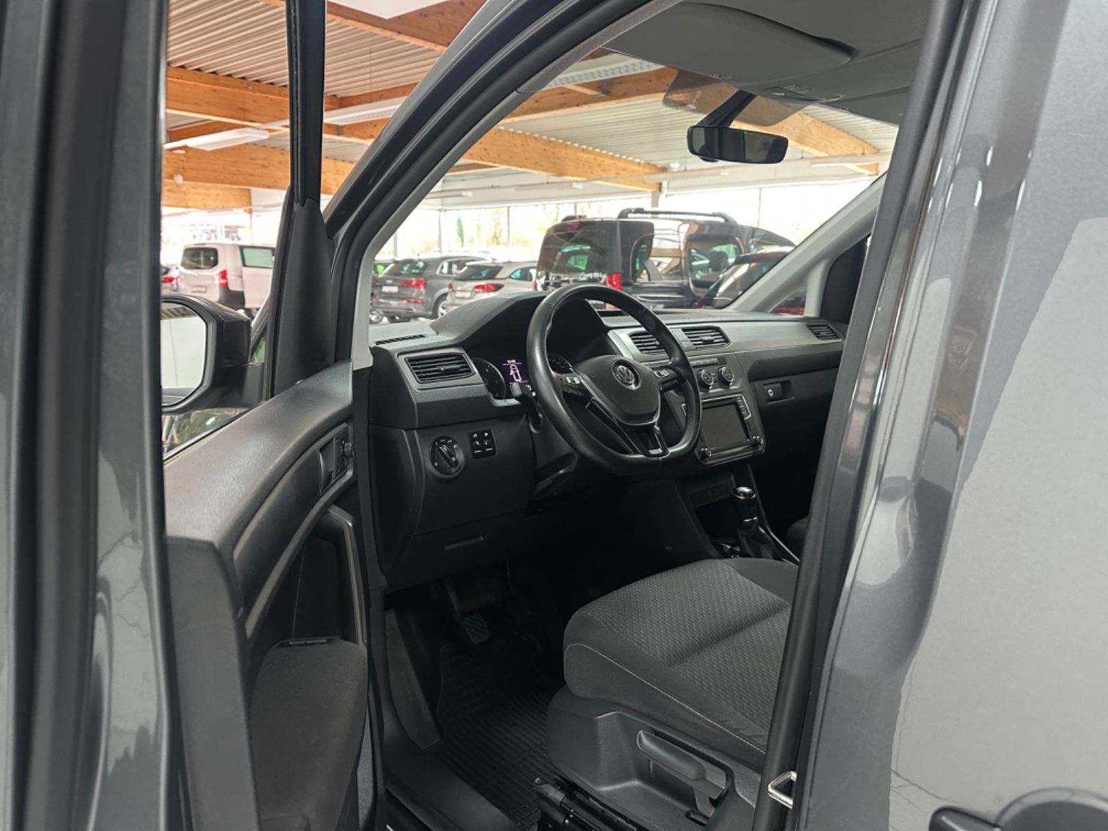 Fahrzeugabbildung Volkswagen Caddy PKW Maxi Trendline BMT *110KW, AHK*