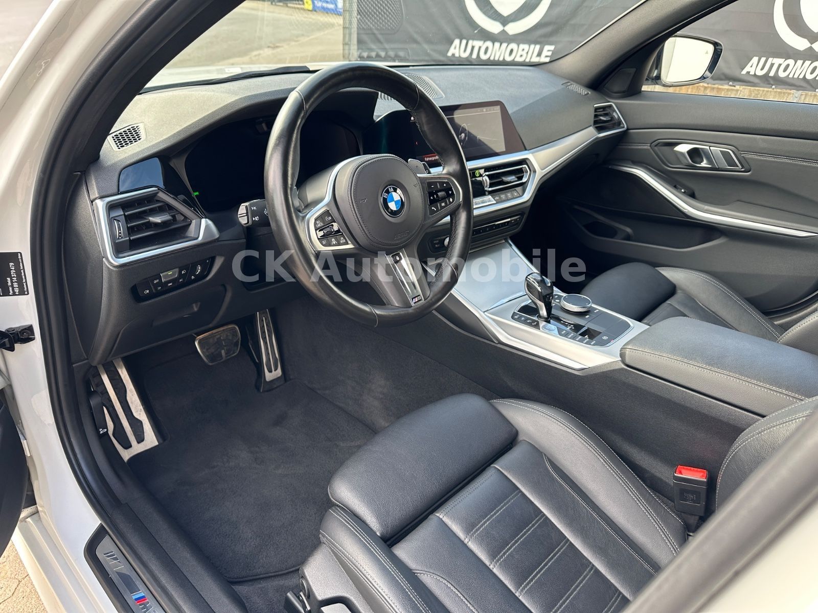 Fahrzeugabbildung BMW M340i Touring xDrive/Navi/HeadUP/Pano/360°