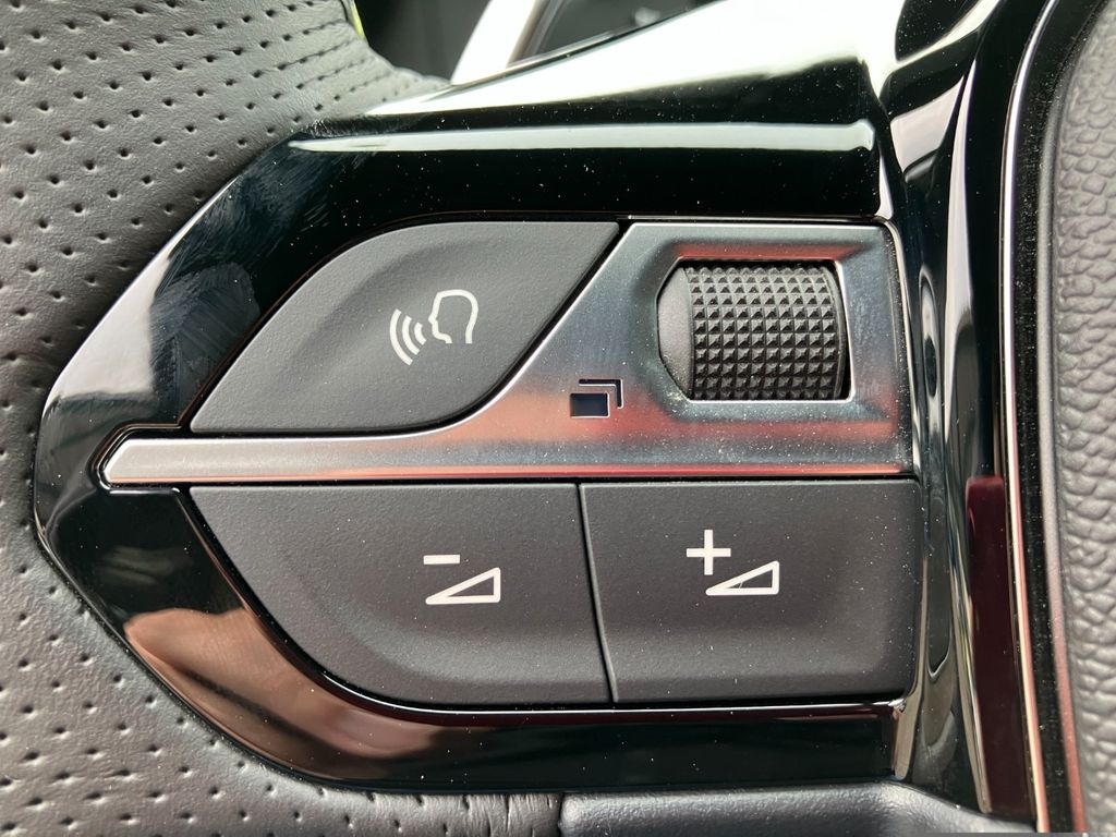 Peugeot 208 GT 1.2 101PS *ACC*LED*360°Kamera*Klima*