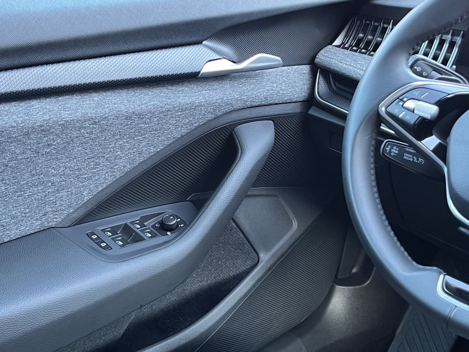 Fahrzeugabbildung SKODA Superb 2.0 TDI*ACC*SHZ*ViCo*NAVI*SmartLink**