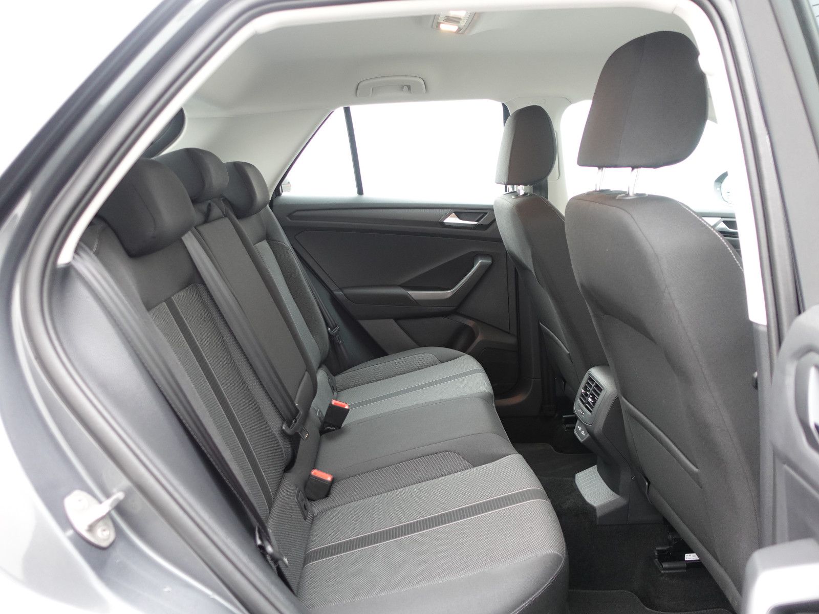 Fahrzeugabbildung Volkswagen T-Roc Life 1.5TSI DSG,Navi,AHK,Allwetter,Sitzhzg
