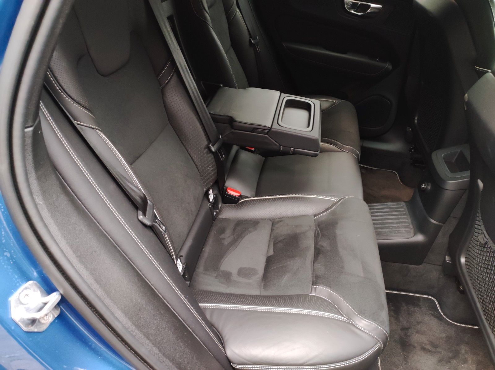 Volvo XC60 R Design PHEV AWD PANO Leder AHK LED Autom foto 11