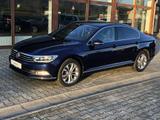 Volkswagen Passat Highline 2.0 TDI ACC NAVI APP KAM VIRT. C - Volkswagen Passat: TDI Highline