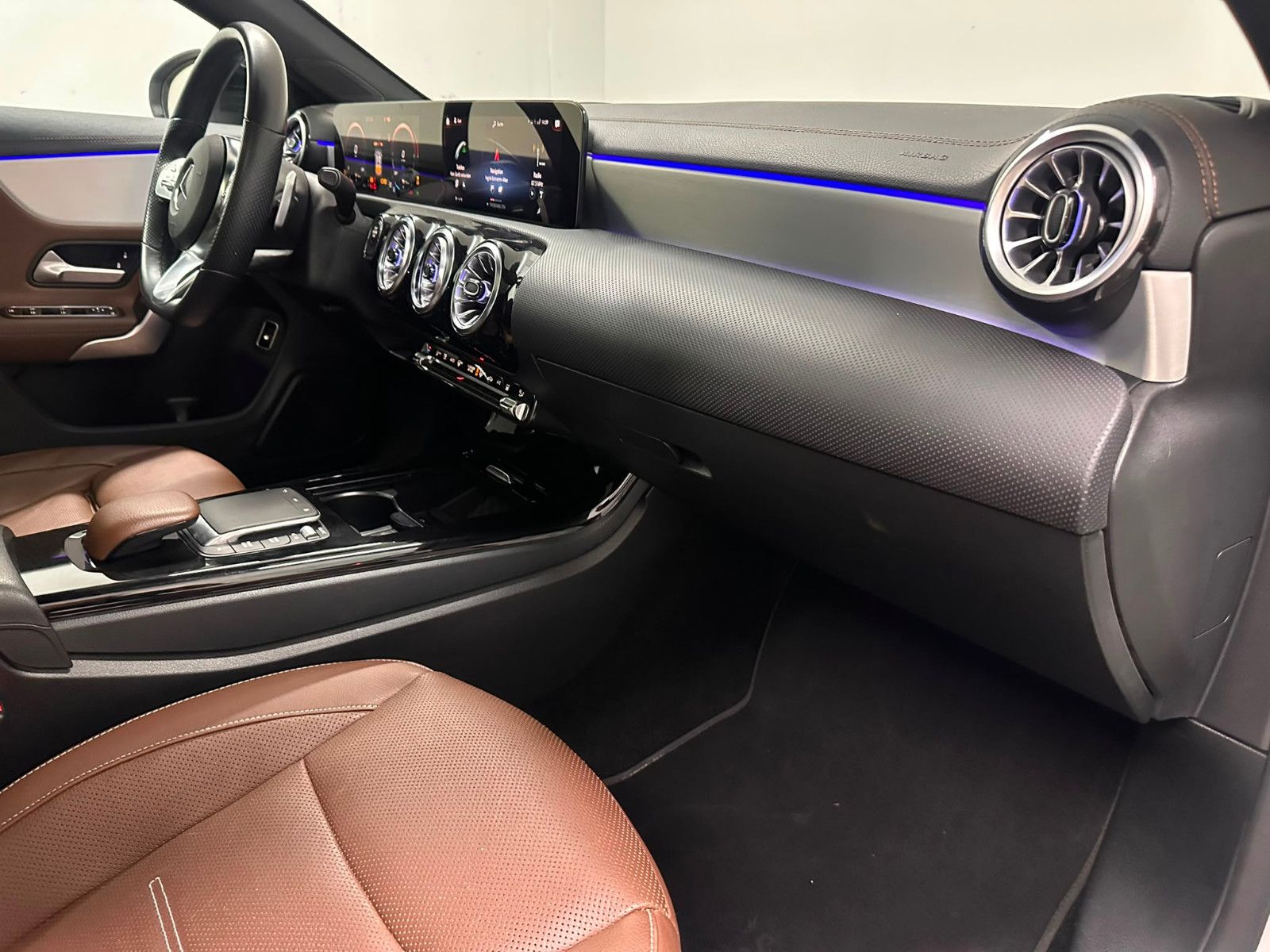Fahrzeugabbildung Mercedes-Benz CLA 250 e Shooting Brake *AMG-LINE*PANORAMA*AHK*