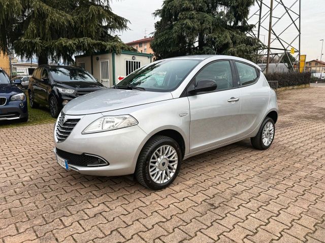 Lancia Ypsilon 0.9 TwinAir 85 CV 5 porte Metano 