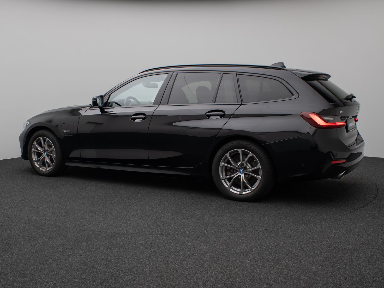 Fahrzeugabbildung BMW 330e xD Sport Line Kamera Laser HUD DAB HiFi AHK