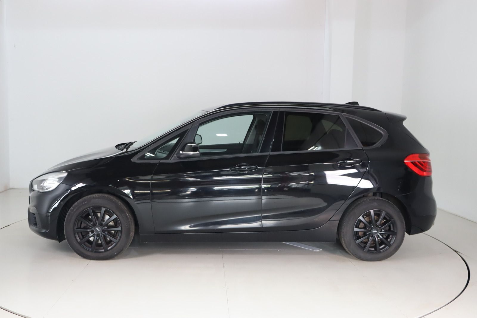 Fahrzeugabbildung BMW 218 i Active Tourer LED * HUD * RFK * Pano *