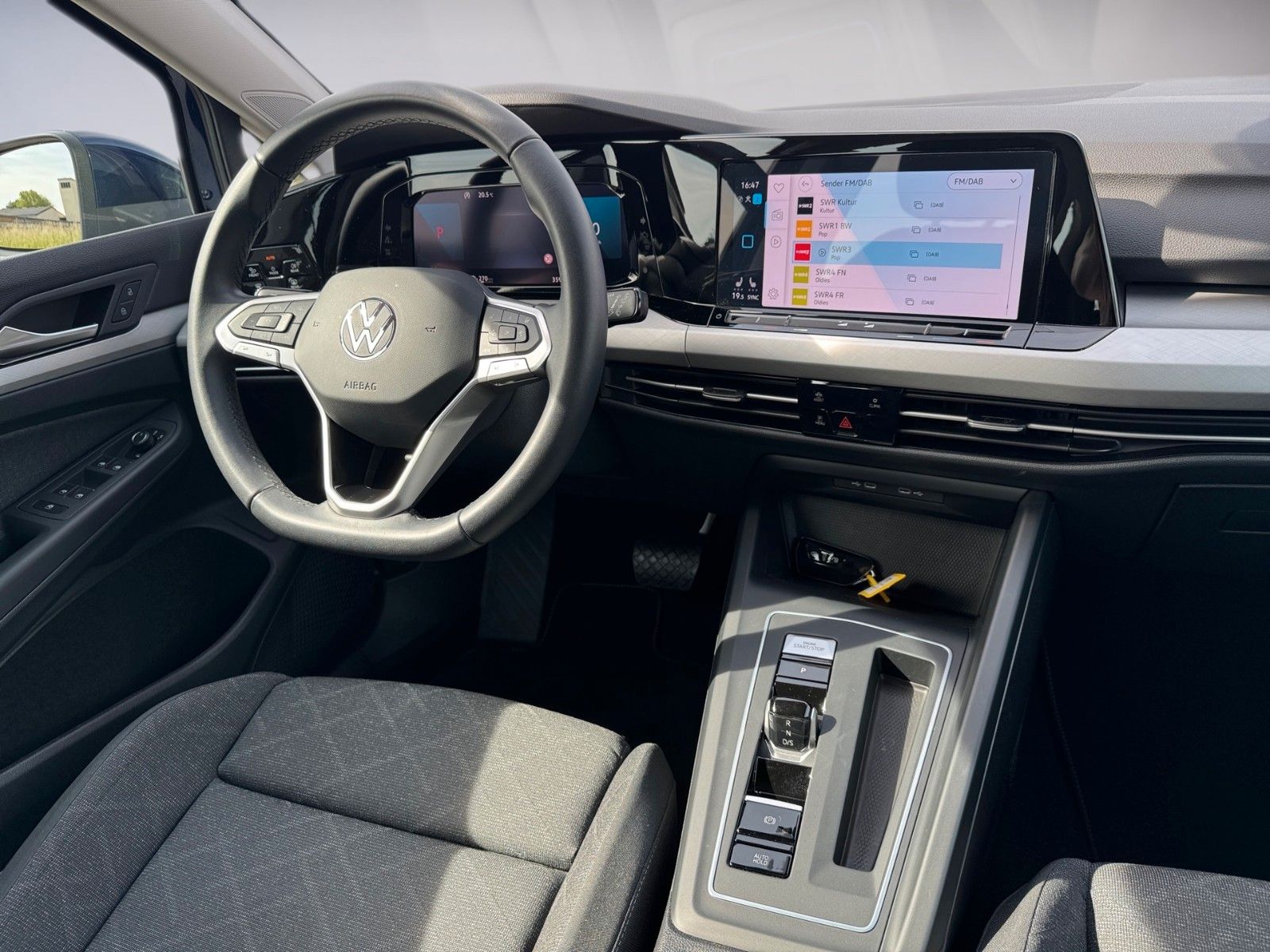 Fahrzeugabbildung Volkswagen Golf VIII Variant Life 1.0 eTSI