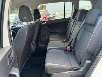 Volkswagen Touran - 10