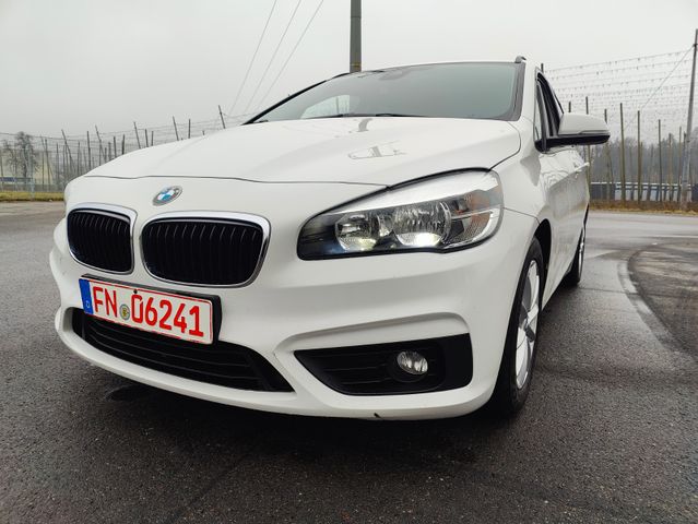 BMW 216 Baureihe 2 Active Tourer 216 d / NAVI / KLIM