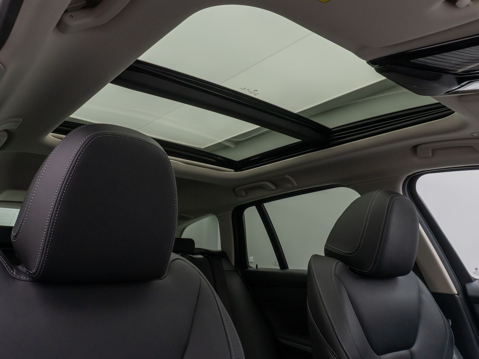 Fahrzeugabbildung BMW 330i Panorama Komfort Leder Sportsitz Stop&Go