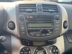 Fahrzeugabbildung Toyota RAV 4 2.0 4x2 Sol AHK SCHECKHEFTGEPFLEGT