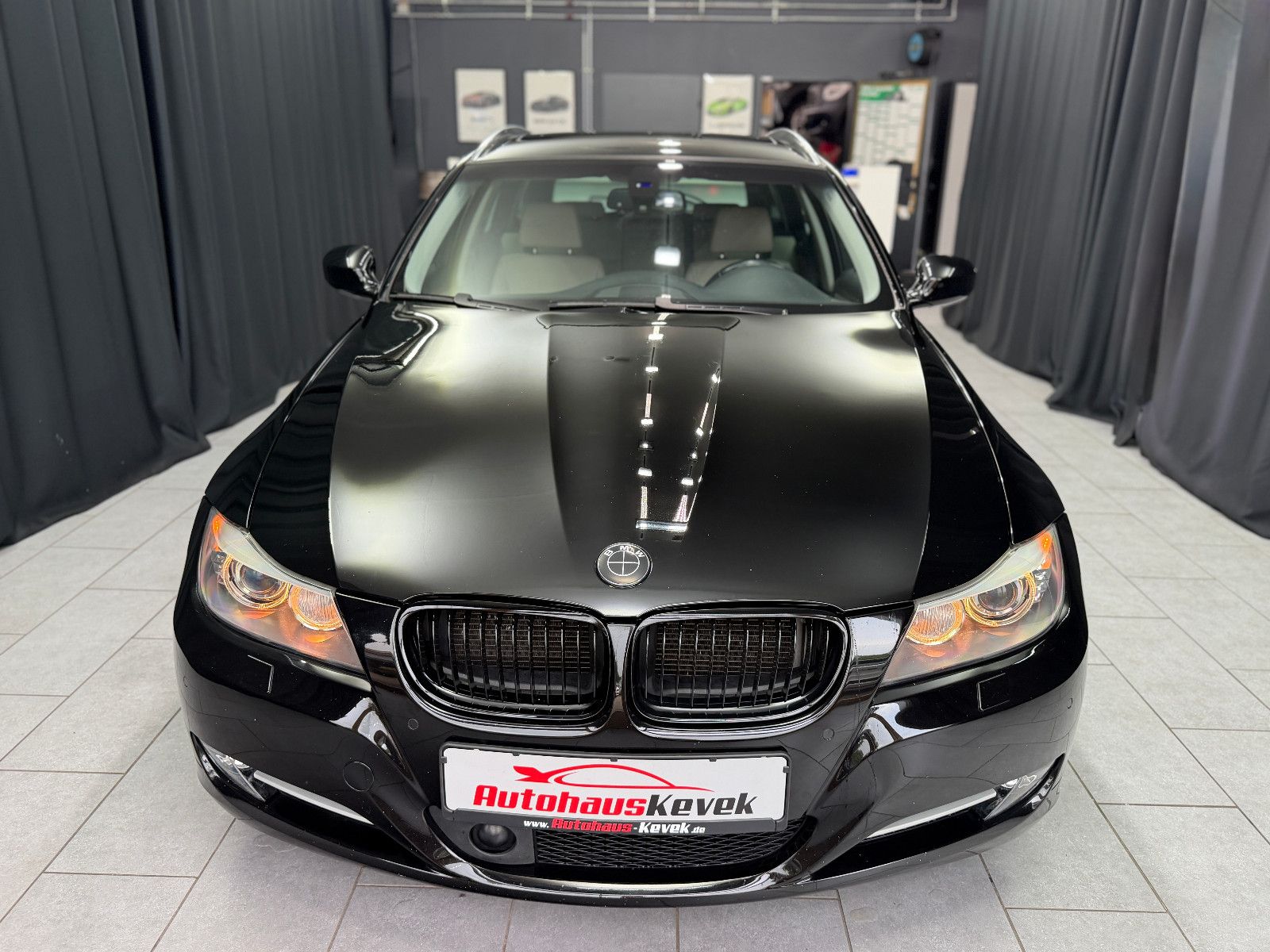Fahrzeugabbildung BMW 335 i xDrive Touring|LEDER|NAVI|PANO