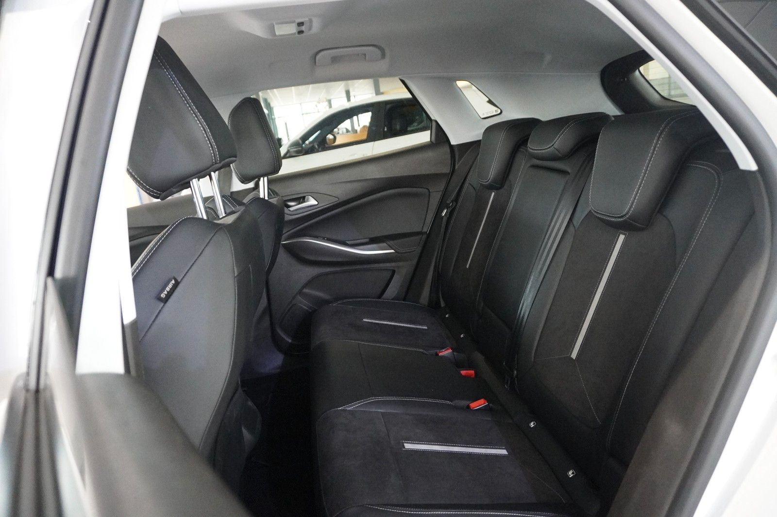 Fahrzeugabbildung Opel Grandland (X) 1.6T GSe HYBRID 4X4 NAVI/LED/SPORT