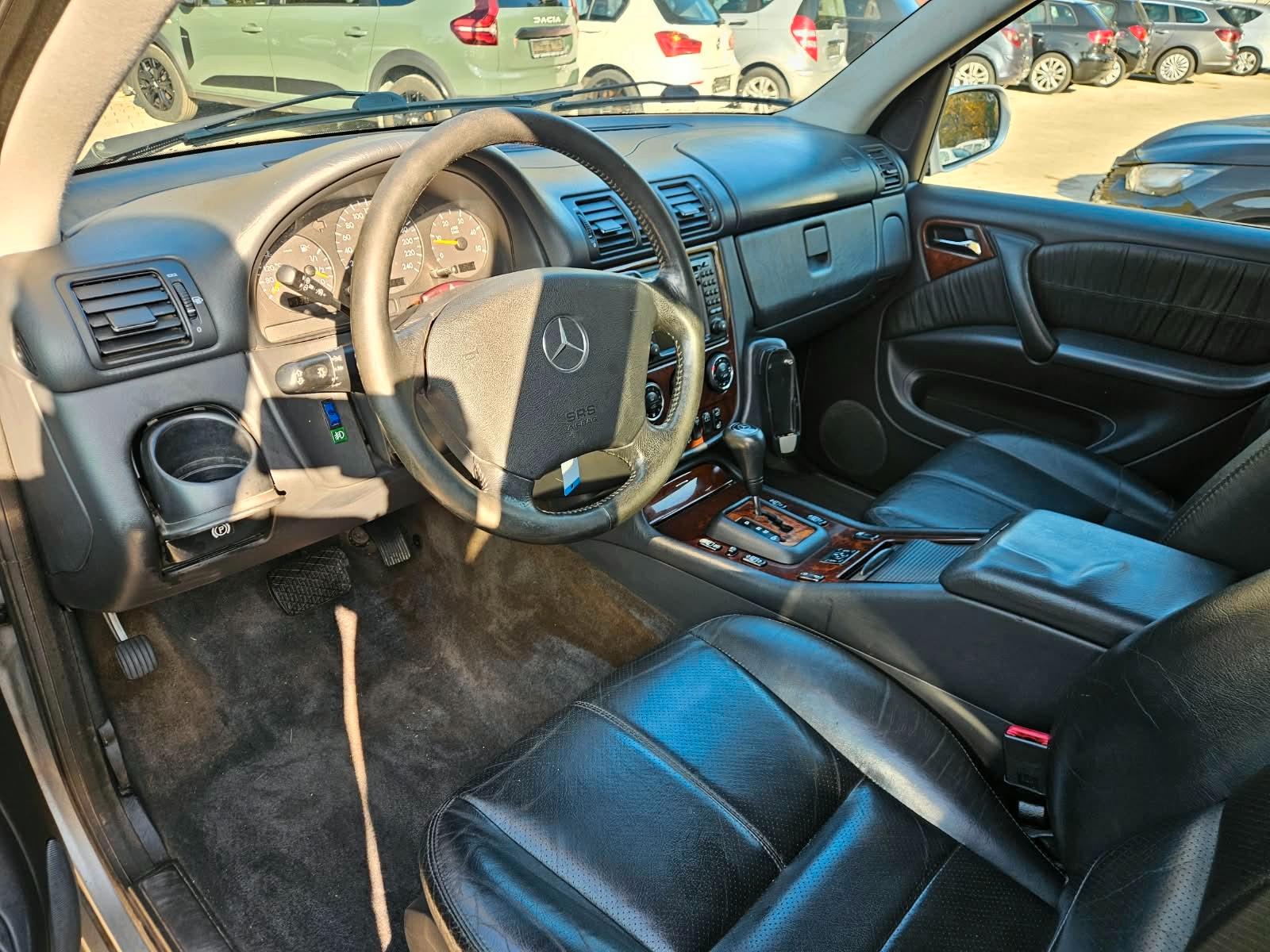 Mercedes-Benz ML270 2004 — photo 12