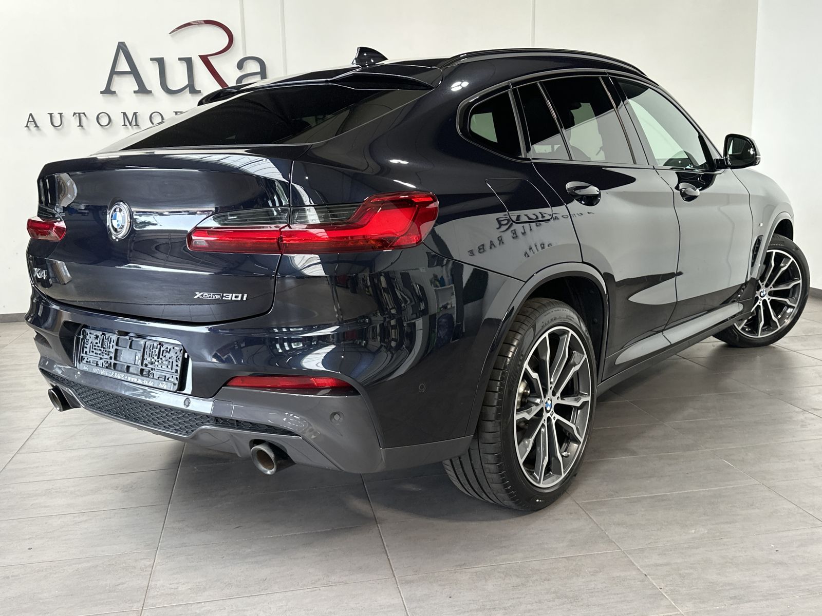 Fahrzeugabbildung BMW X4 xDrive30i M-Sport NAV+LED+PANO+360°+20ZO+HIFI