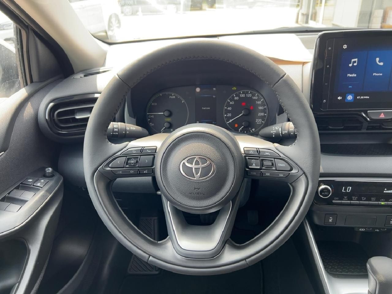 Fahrzeugabbildung Toyota Yaris 1,5 Hybrid Business Edition