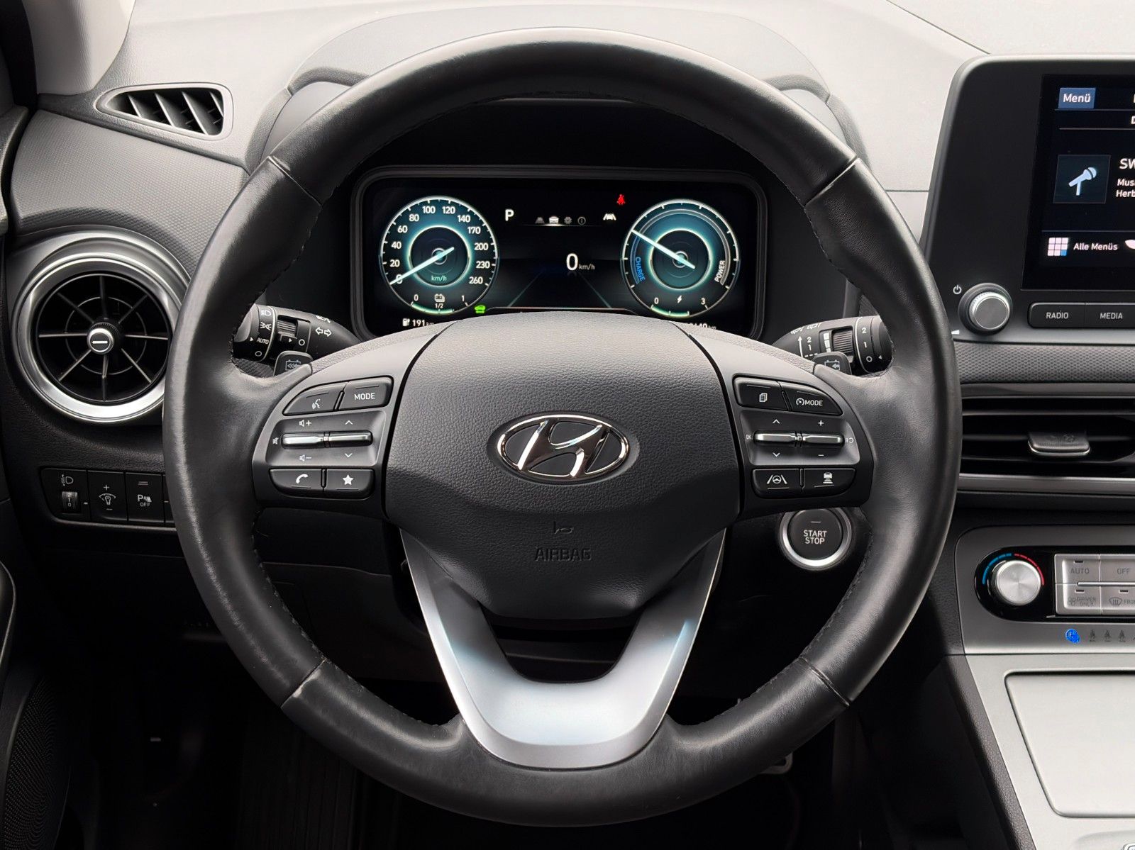 Fahrzeugabbildung Hyundai KONA E Select SHZ LHZ PDC CarPlay ACC Navi LKA