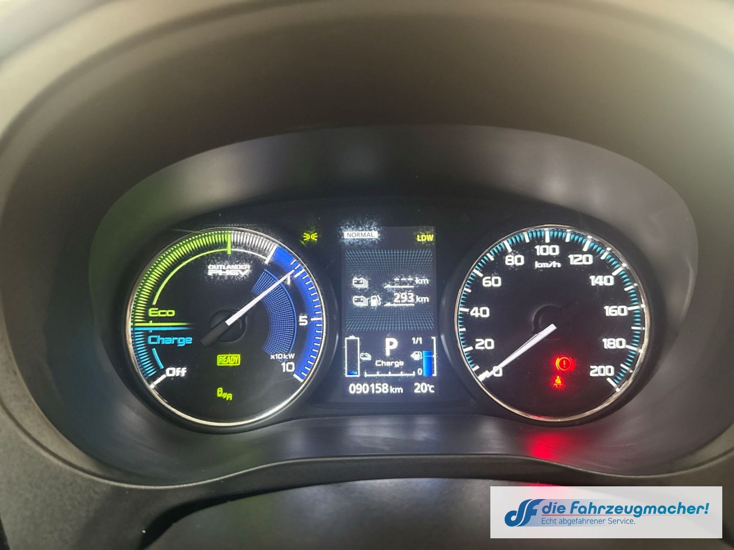 Fahrzeugabbildung Mitsubishi Outlander PHEV Plus 4WD StandHZG LED ACC El. Hec