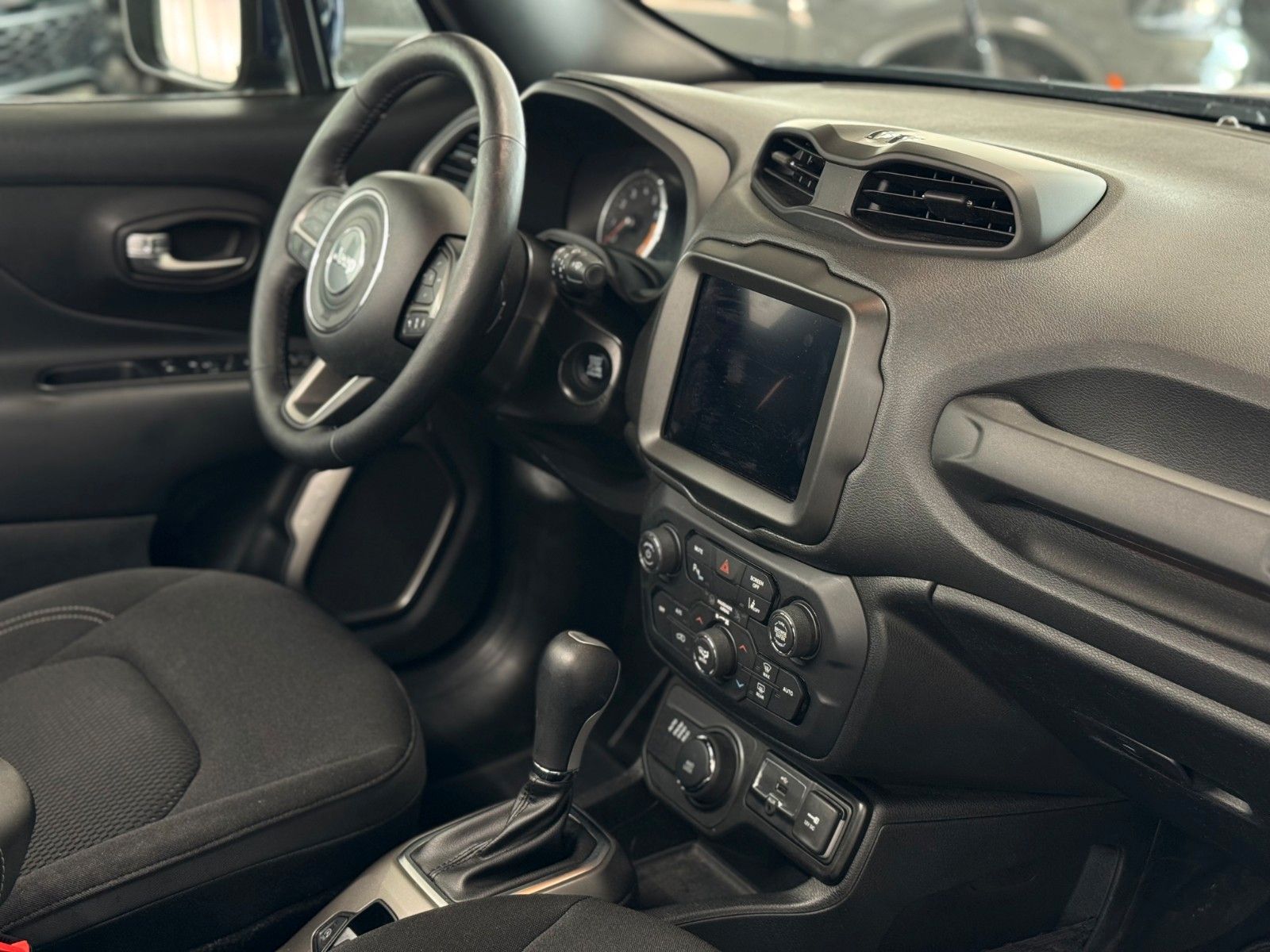 Fahrzeugabbildung Jeep Renegade Limited S 4WD Technologie-Paket
