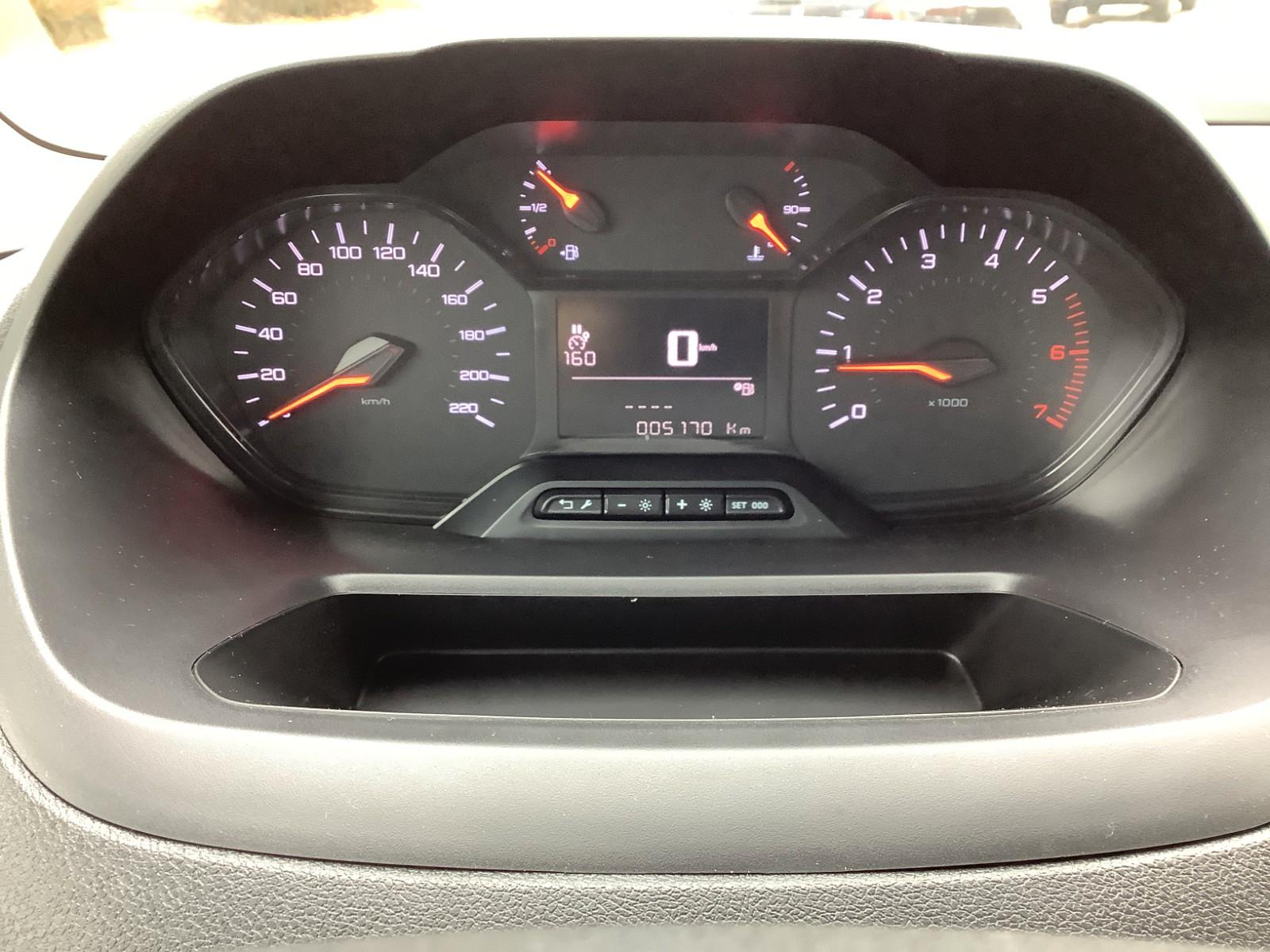 Peugeot Partner 1,5 BLUE HDI / AHK/ALLWETTERREIFEN/CAM