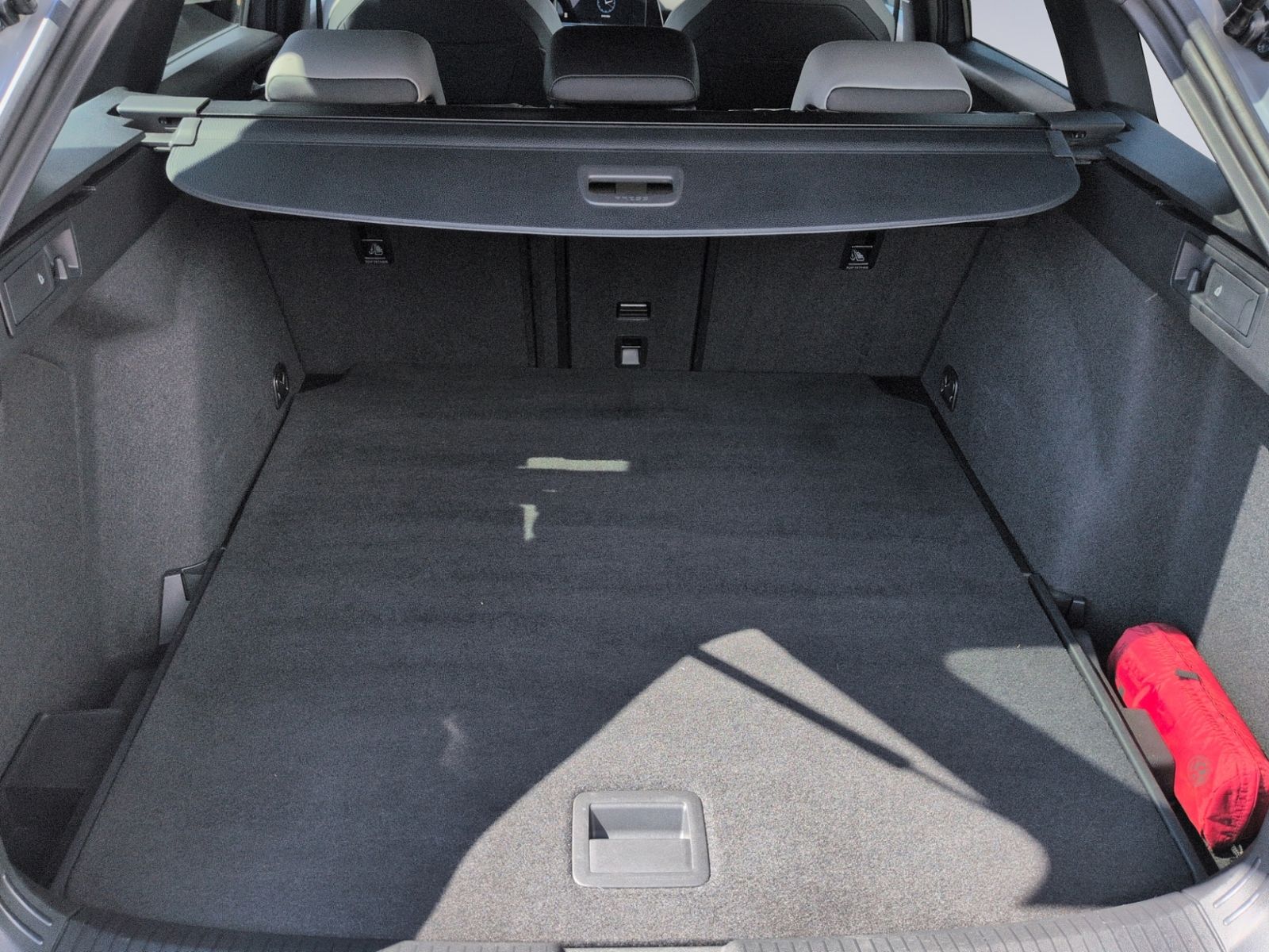 Golf VIII Variant 2.0 TSI DSG R-Line LED/Navi