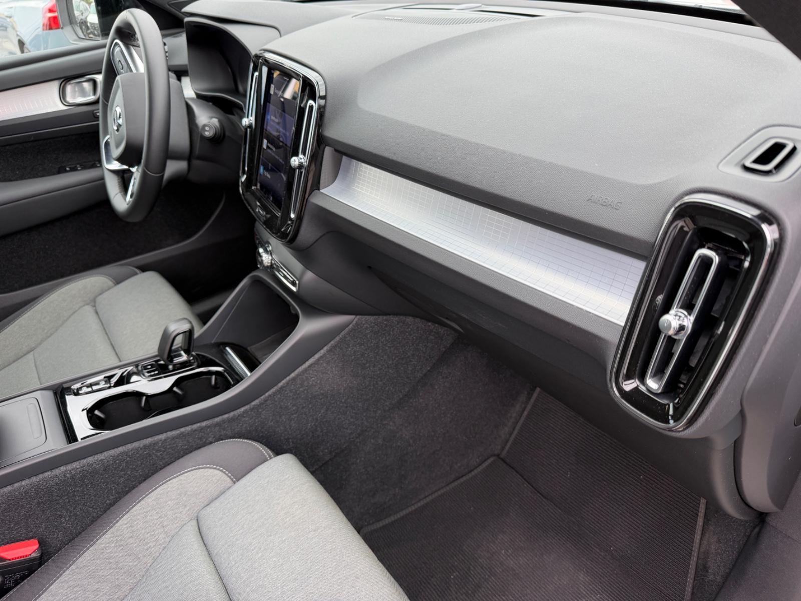 Volvo XC40 Plus Dark 2WD/Navi/Harman-Kardon