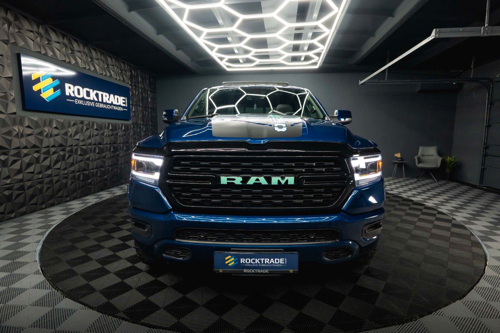 Fahrzeugabbildung Dodge RAM 5.7 V8 HEMI 4x4 NIGHT *Pano*LED* Unfallfrei