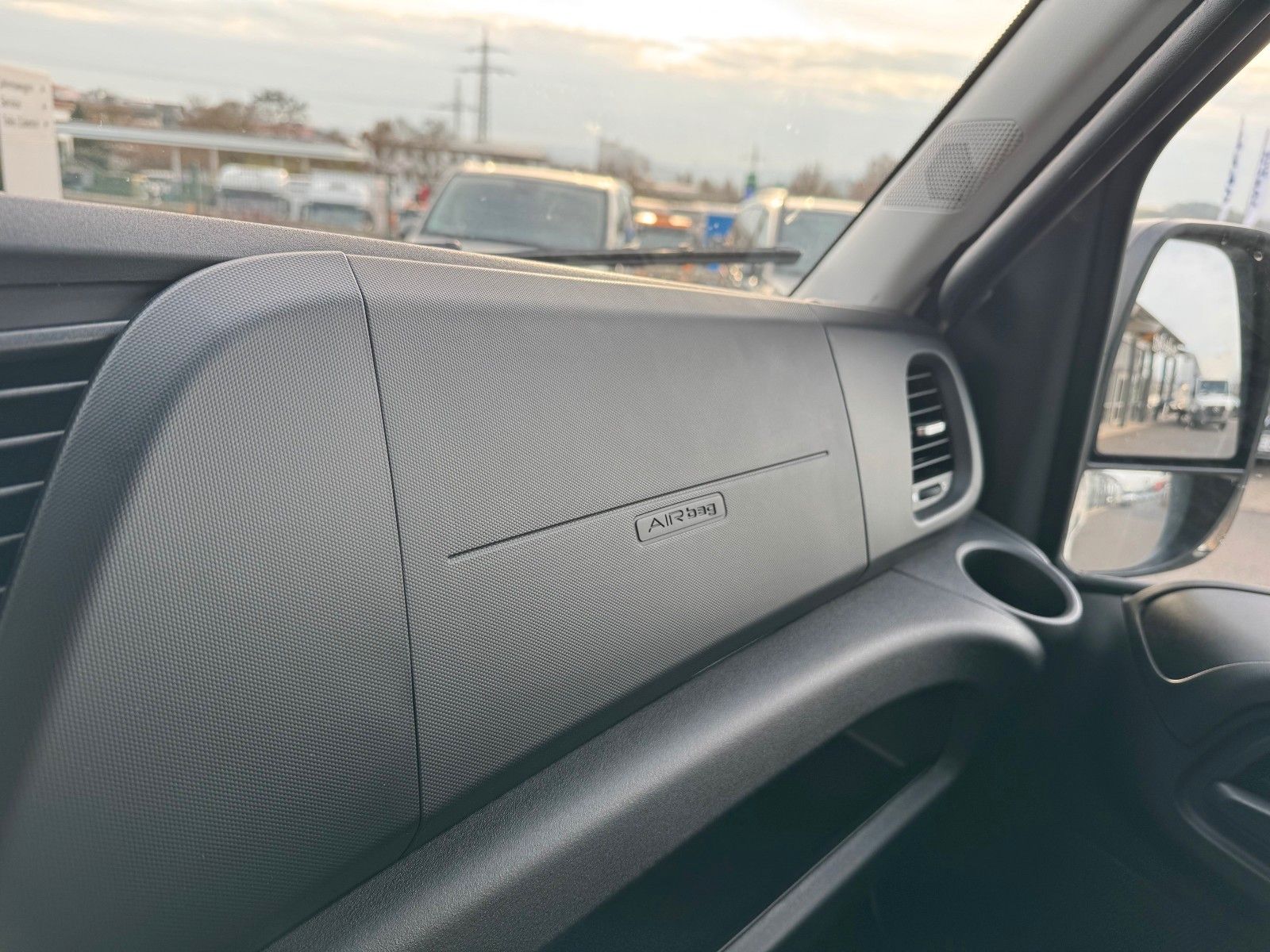 Fahrzeugabbildung Iveco Daily 35S16 A8 *DoKa*Automatik*AHK*R3.520mm*