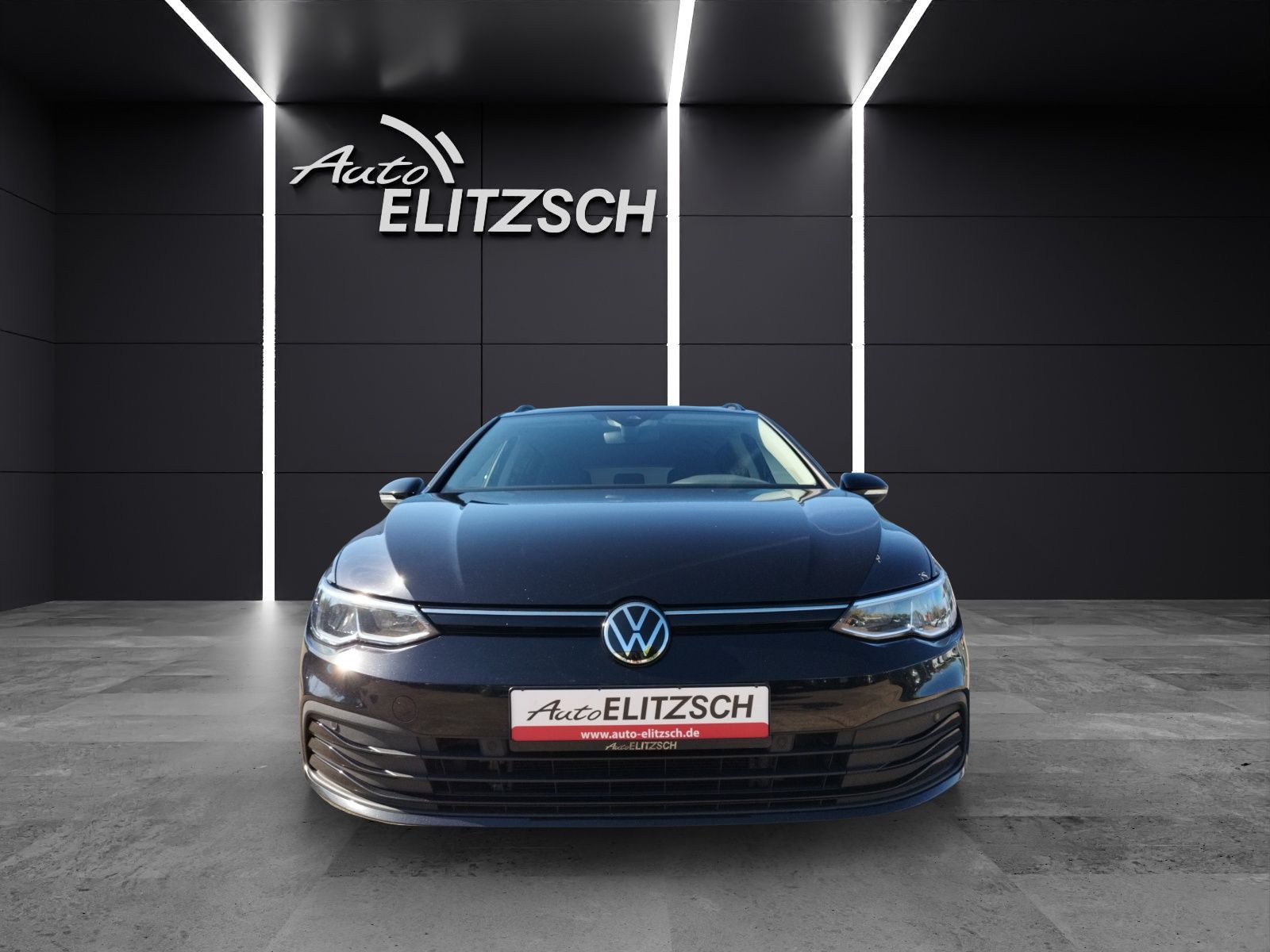 Fahrzeugabbildung Volkswagen Golf VIII Variant Life TDI DSG LED ACC AHK SHZ P