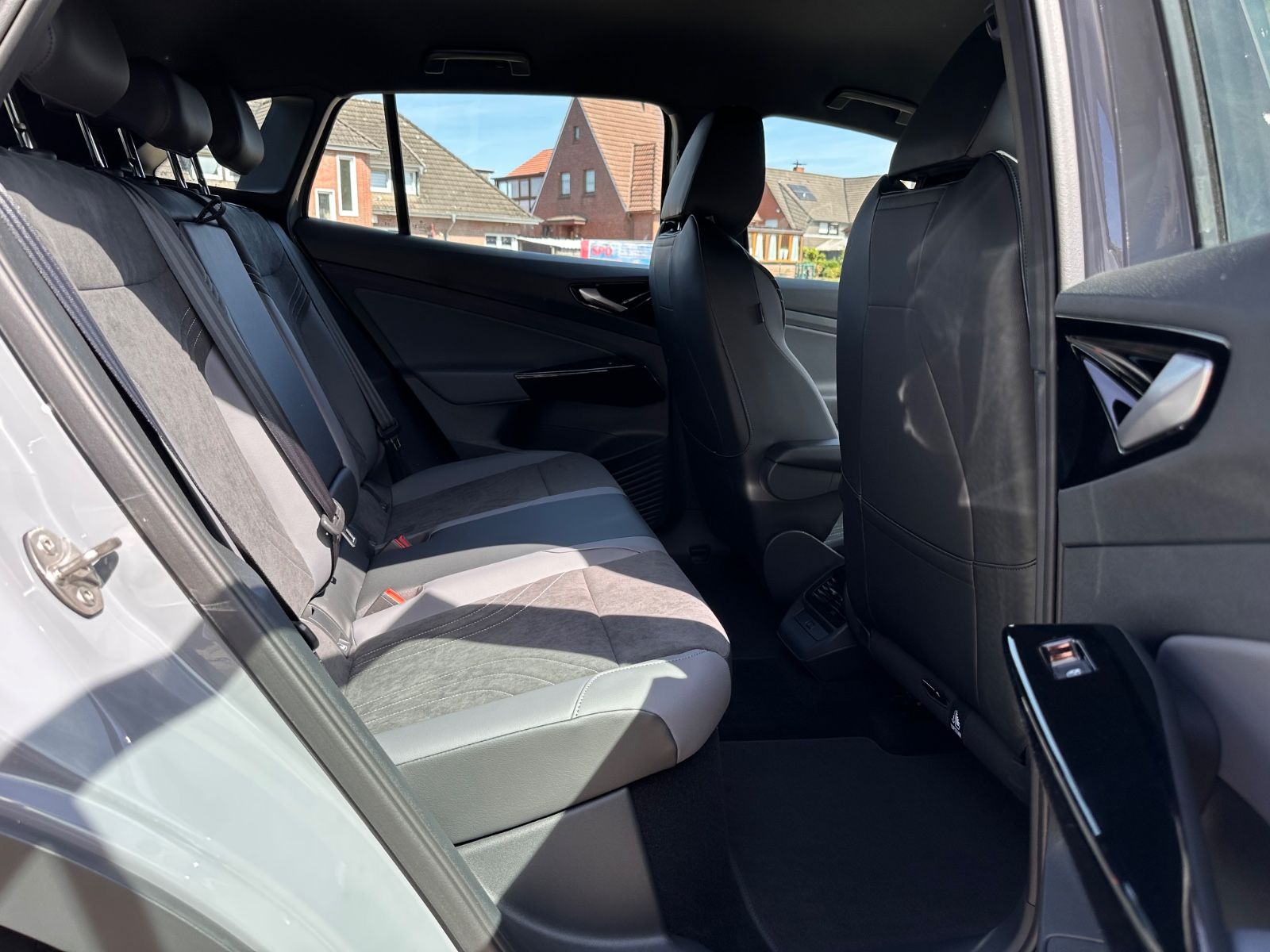 Fahrzeugabbildung Volkswagen ID.4 Pro 82 kWh APP/ACC/NAVI/SHZG/RFK