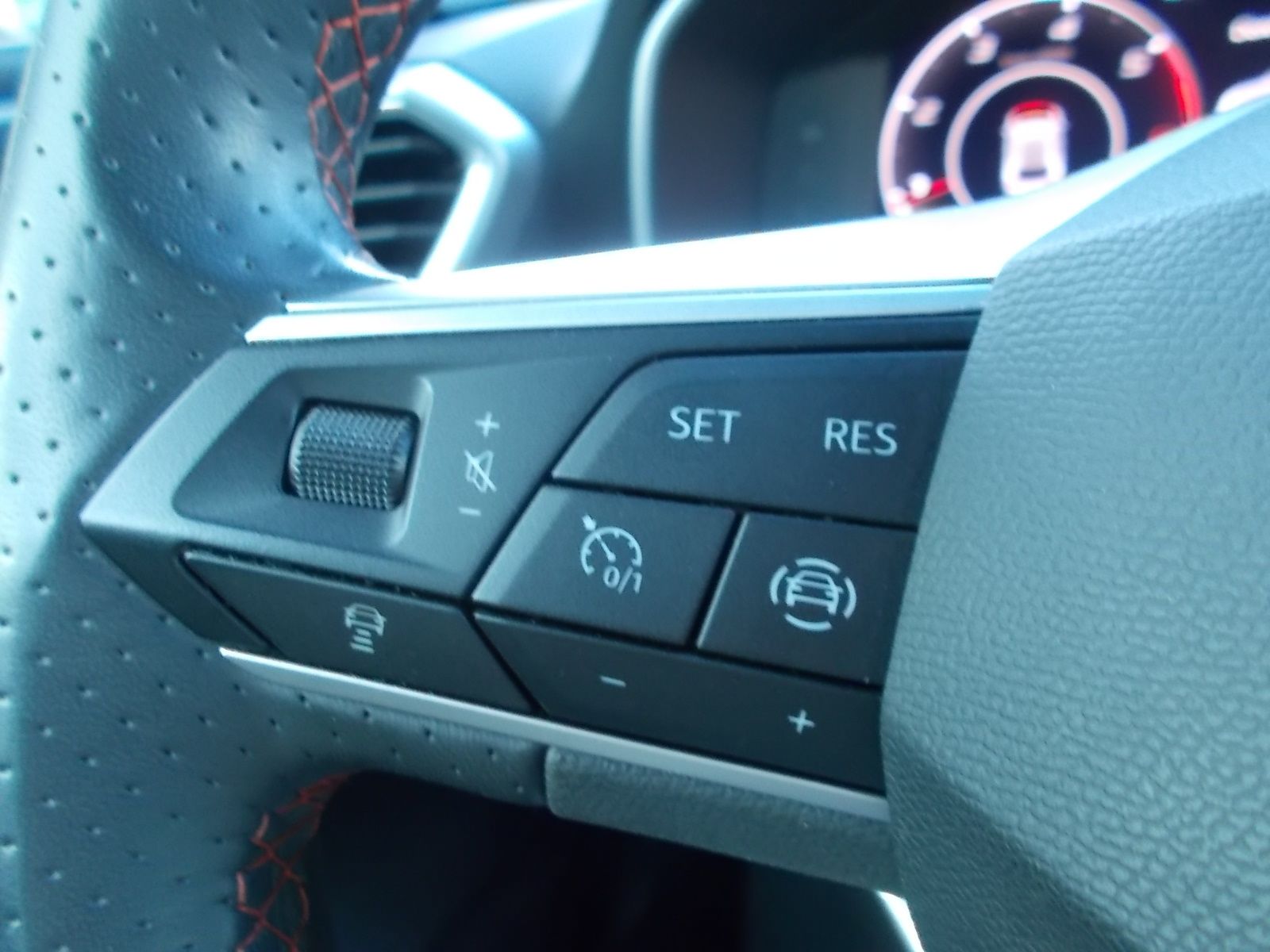 Fahrzeugabbildung SEAT Leon FR 2.0 TDI DSG + LED + NAVI + AHK