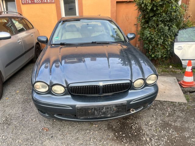 Jaguar X-Type 2.5 Liter V6 Executive