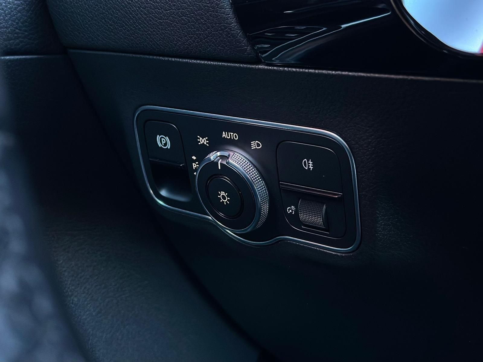 MERCEDES-BENZ GLA 200d NIGHT* MULTIBEAM#SHZ#SH#360CAM#NAV#TEMP - Image 19