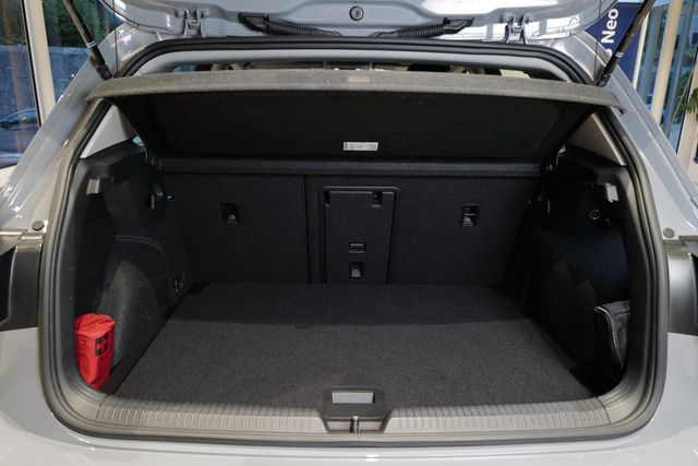 Volkswagen Golf VIII 1.0eTSI DSG Life StdHz Navi ACC Led