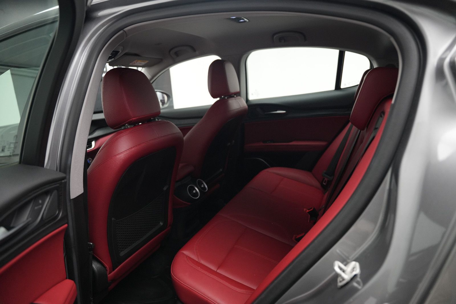 Fahrzeugabbildung Alfa Romeo Stelvio Super Q4/BI-XENON/PDC/AUTOMATIK/SPURHALT