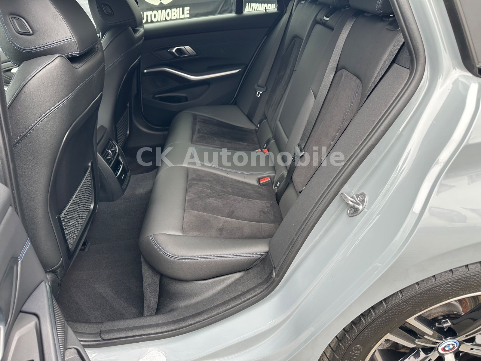 Fahrzeugabbildung BMW 320 d Touring M Sport/Navi/HeadUp/Kamera/LED