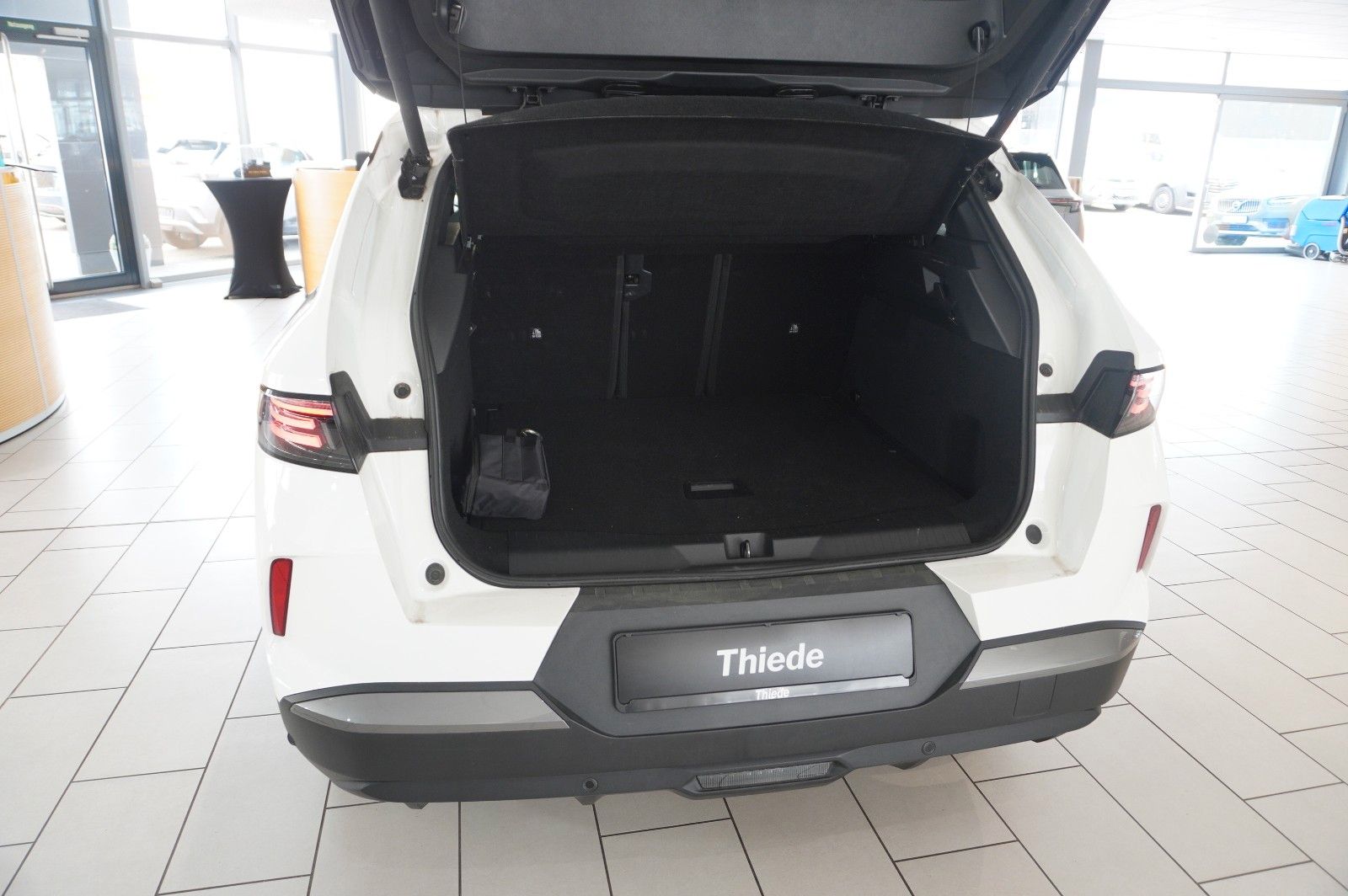 Fahrzeugabbildung Opel Grandland 1.2 48V HYBRID EDIT. NAVI/LED/KAMERA