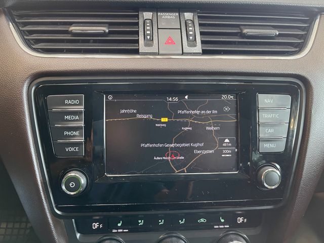Skoda Octavia Combi L&K 4x4 *BI-XENON*NAVI*PDC*SZHZ*