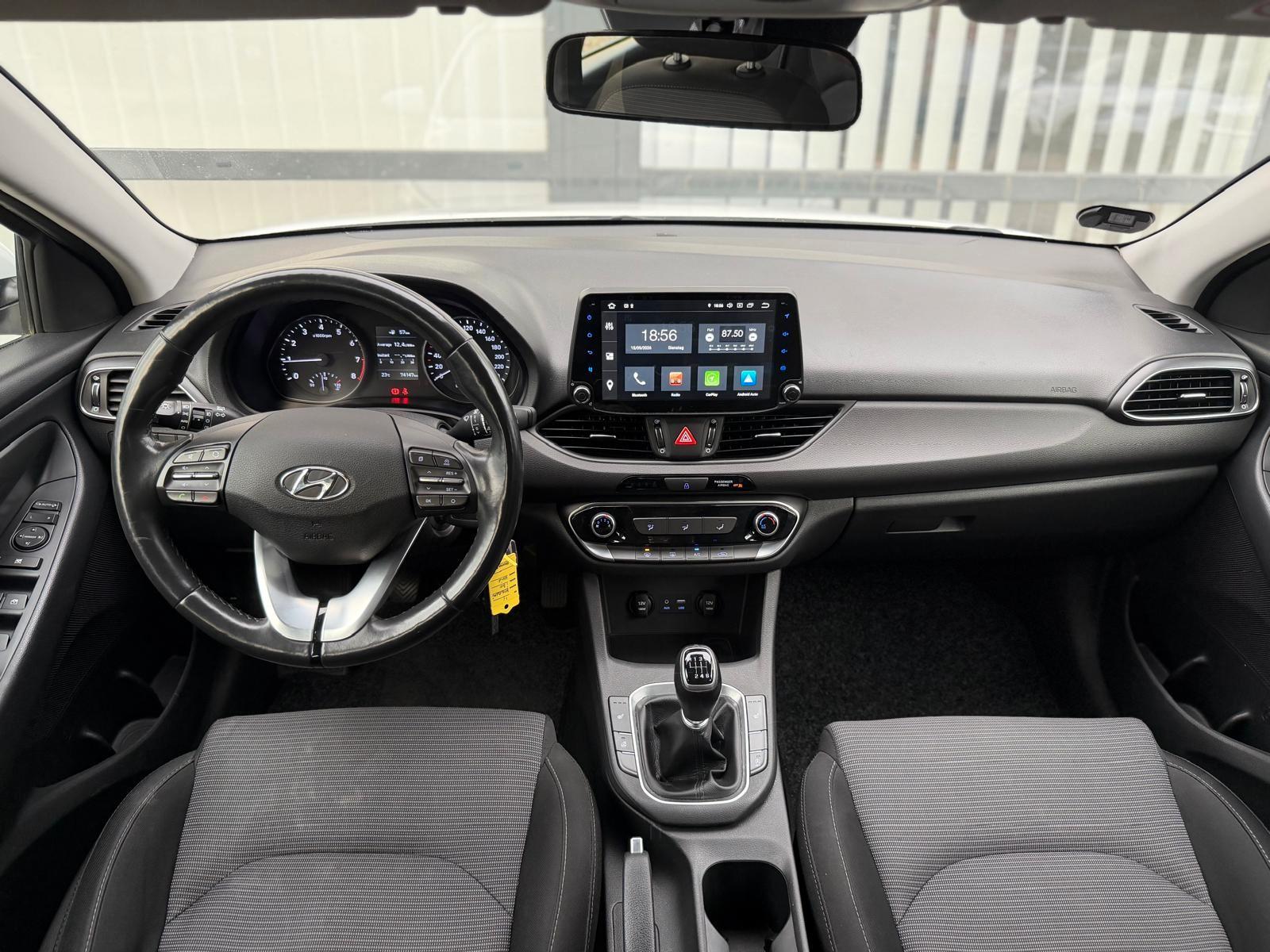 Hyundai i30  KAM NAV LKA AEB TEMPO