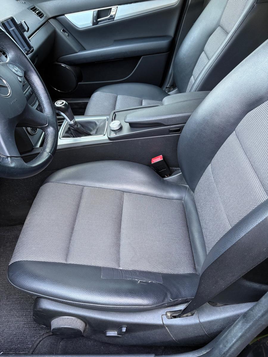 Mercedes-Benz C200 2010 — photo 14