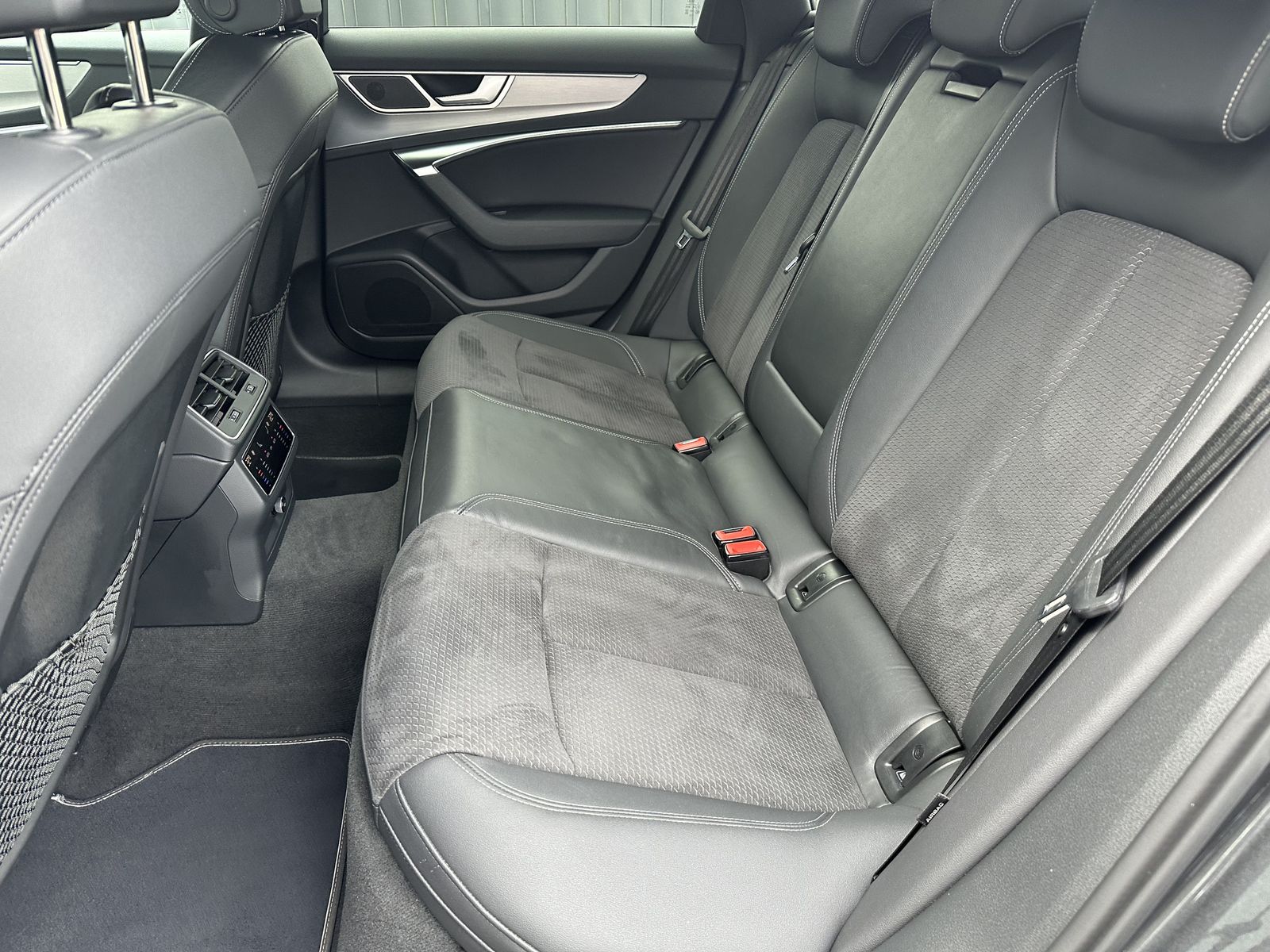 Fahrzeugabbildung Audi A6 Avant 55 TFSI e Qu S-Line NAV+MATRIX+AHK+20ZO