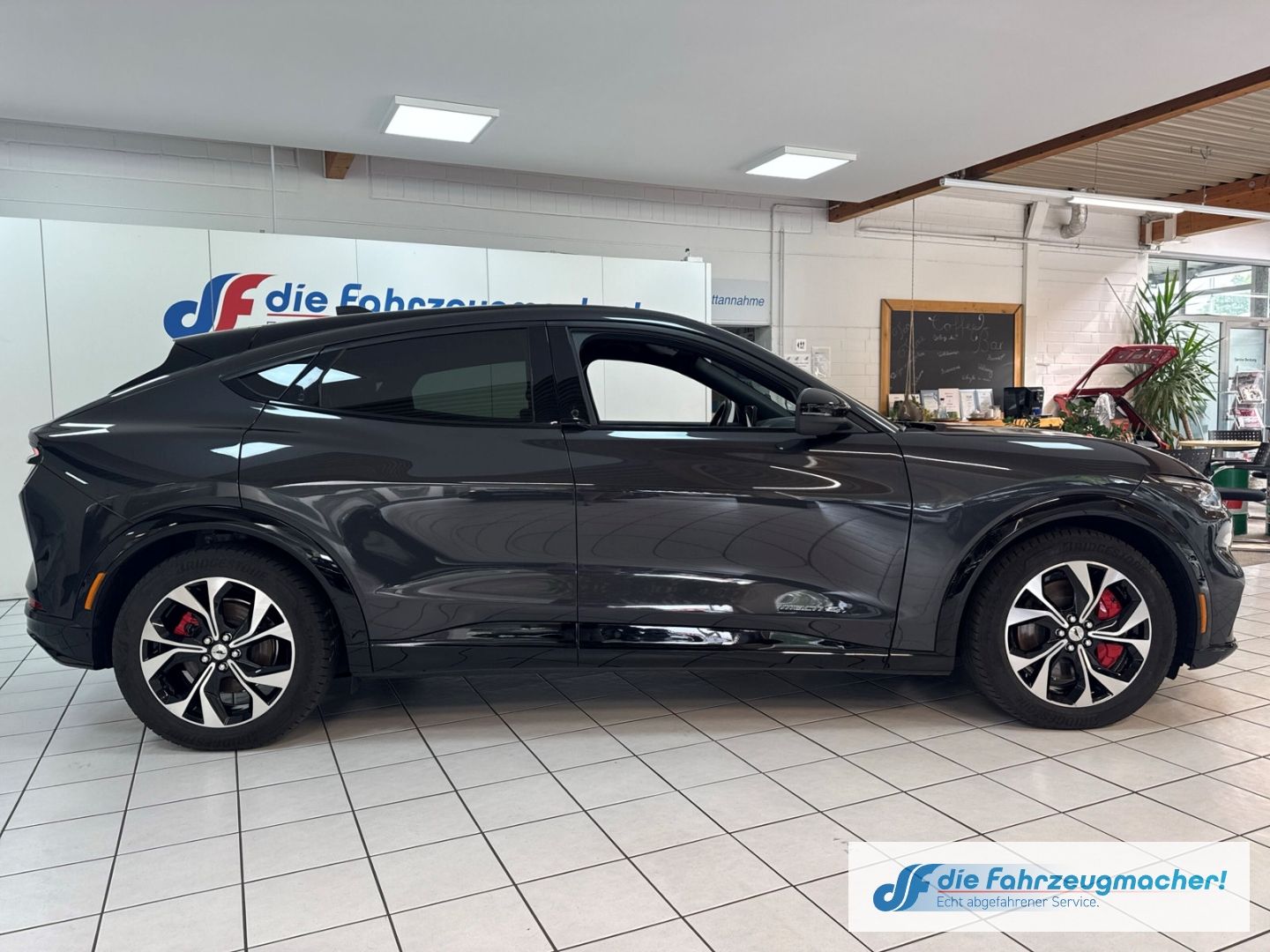 Fahrzeugabbildung Ford Mustang MACH-E Mach-E Premium AWD Navi Digitales