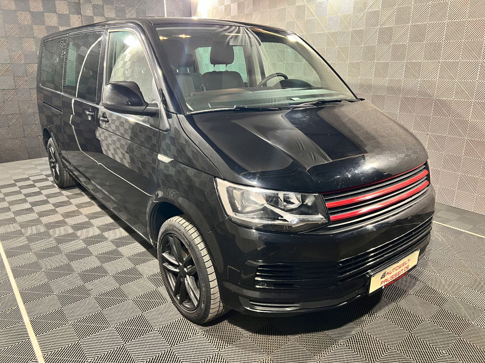 Gebrauchtwagen Volkswagen T6 Caravelle T6 Caravelle*COMFORTLINE*PDC-SHZ-NAVI-TOUCH-9-SZ in Horb am Neckar