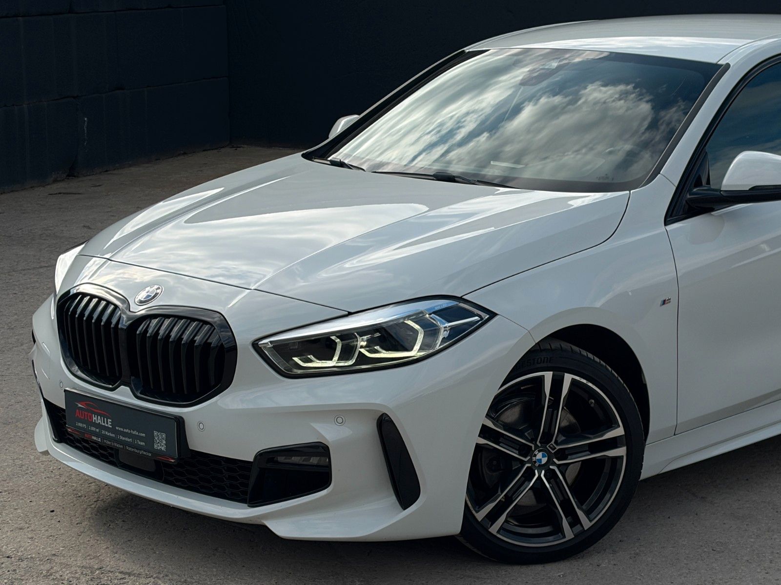 Fahrzeugabbildung BMW 118i M Sport SHZ HiFi Adap. LED PDC TEMP CarPlay