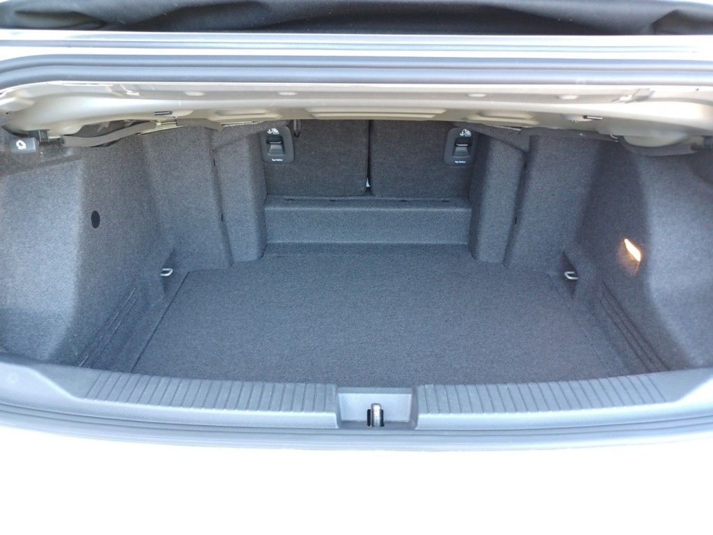 Fahrzeugabbildung Volkswagen T-Roc Cabriolet 1.5 TSI R-Line Leder, Navi, DCC